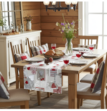 Behúň na stôl patchwork červené srdiečka